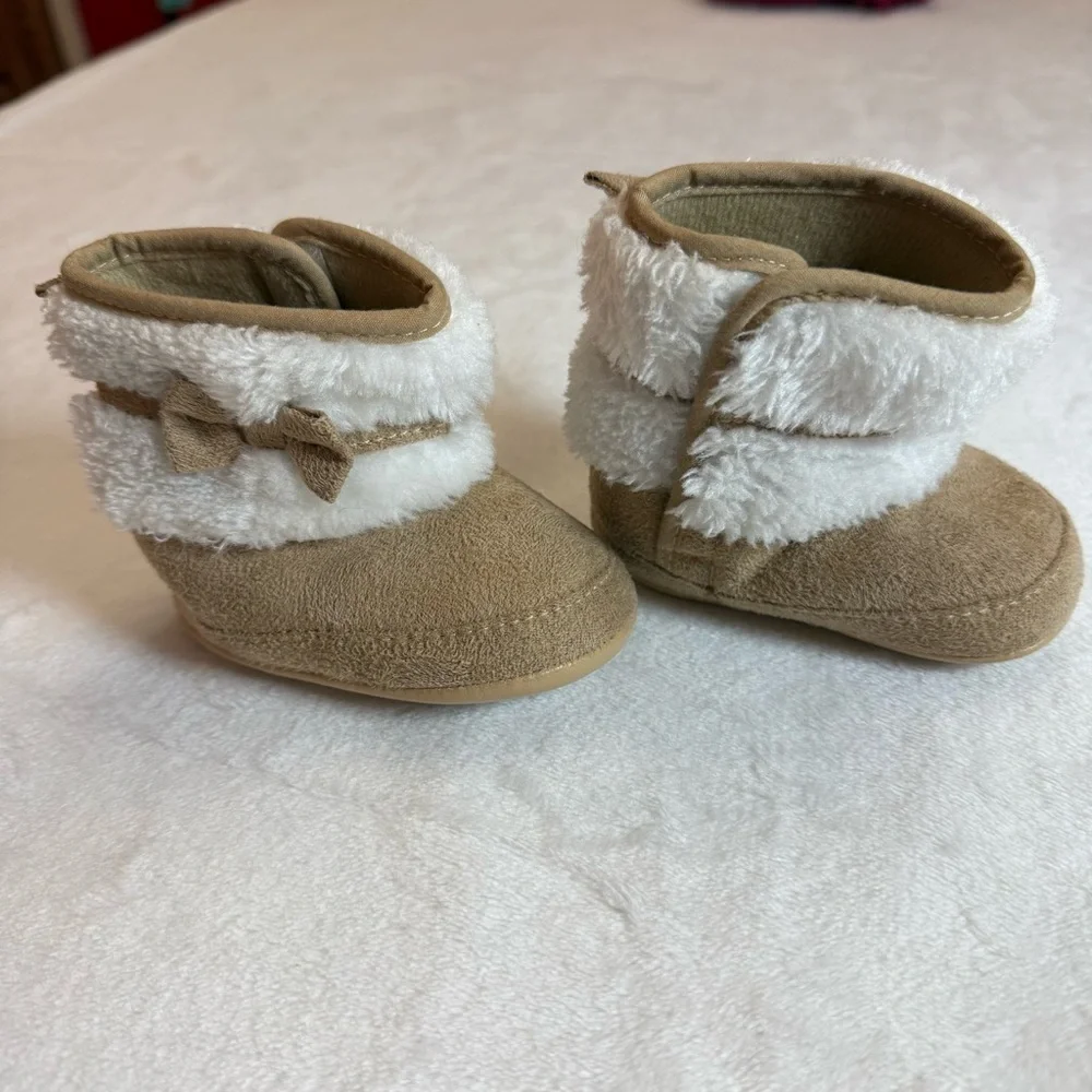 TongYouYuan Cozy Tan and White Baby Boots